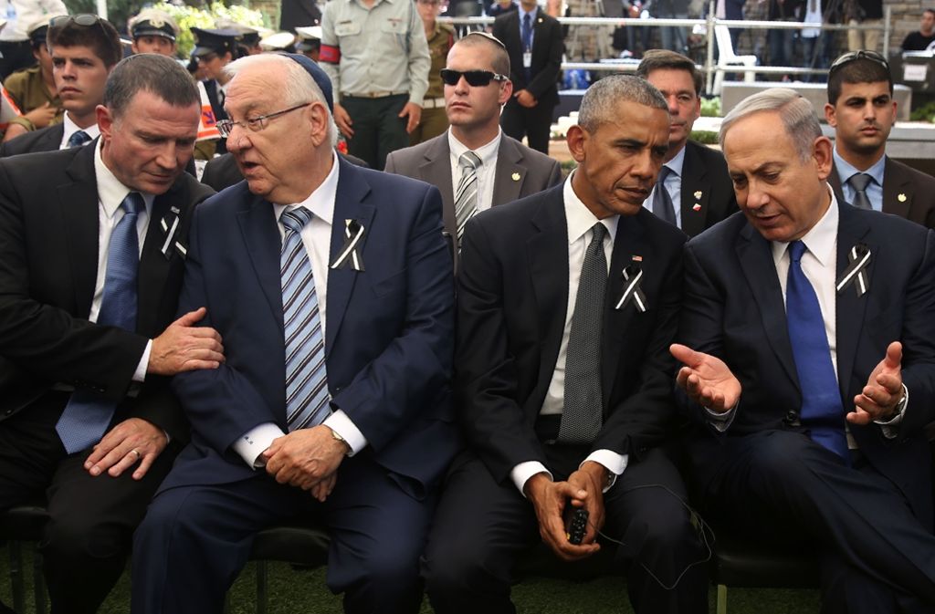 Isreals Premierminister Netanjahu (rechts) saß in der ersten Reihe neben US-Präsident Barack Obama, mit dem er einige Worte wechselte.