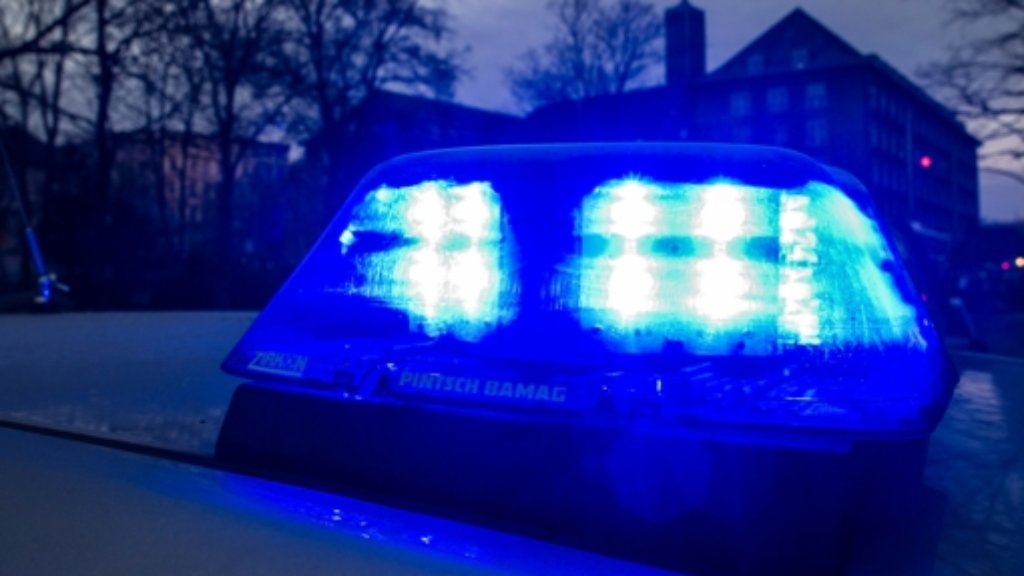 Blaulicht aus der Region Stuttgart: Betrunkener Autofahrer flüchtet vor Polizei