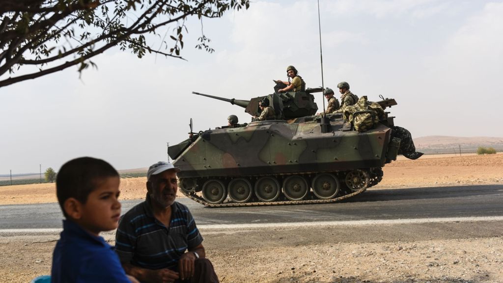 Türkische Militäroffensive: Türkei schickt weitere Panzer nach Syrien