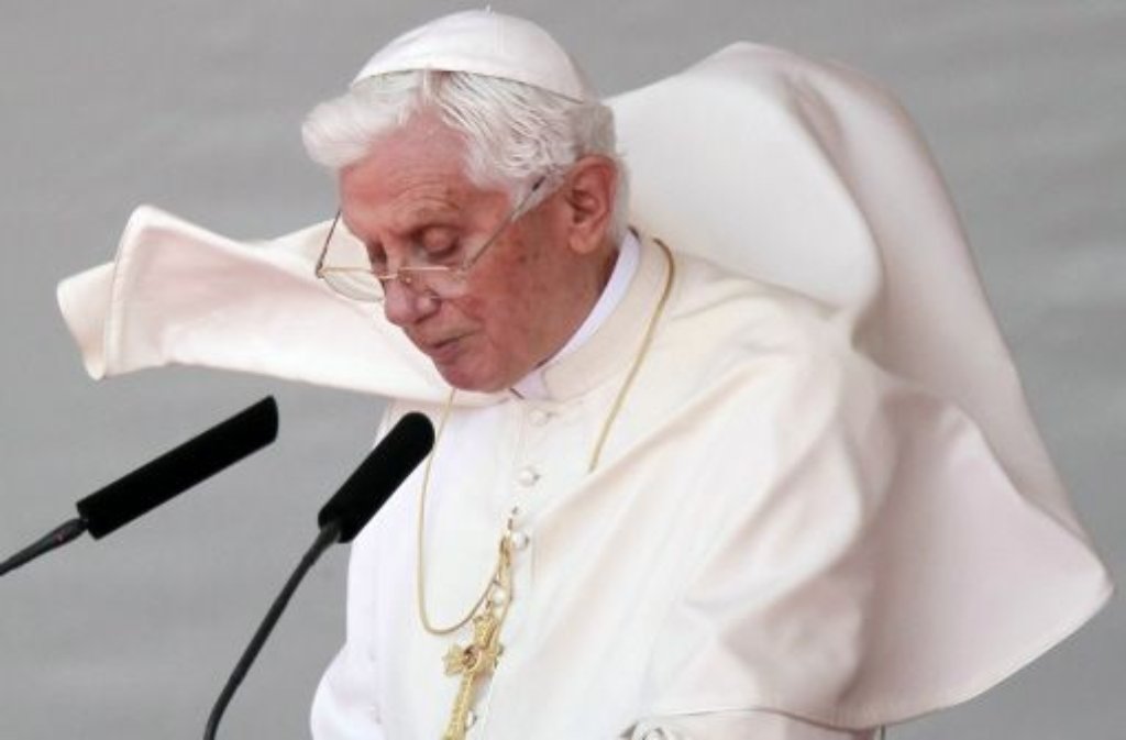 Auftritt: Der Papst kommt zum Weltjugendtag. Doch wirklich einig ist dich die Jugend nicht, was sie von dem Auftritt des nicht mehr ganz so jungen Pontifex halten soll. Es kommt zu Schlägereien. Da darf man schon mal betroffen sein.