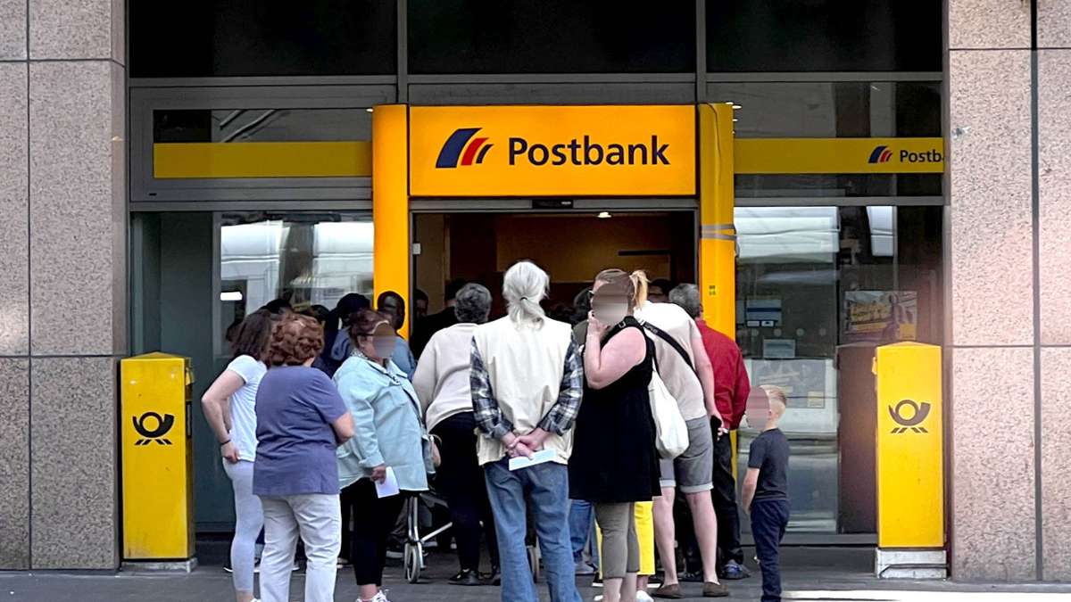 Lange Schlangen und schlechter Service: Ist die Bankfiliale noch zu retten?