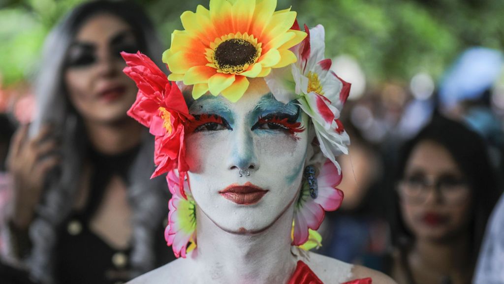  Ende Juli zieht die diesjährige CSD-Parade durch Stuttgart. In Kolumbien ist man schon weiter: Es wurde bereits farbenfroh gefeiert. Auch in Sachen Ehe für alle ist das Land voraus. 