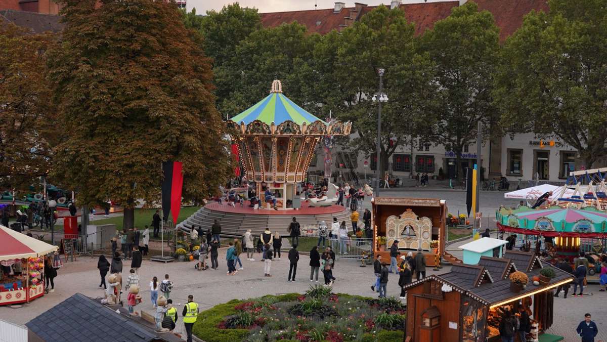 Historisches Volksfest in Stuttgart: Retro-Rummel verzaubert den Schlossplatz