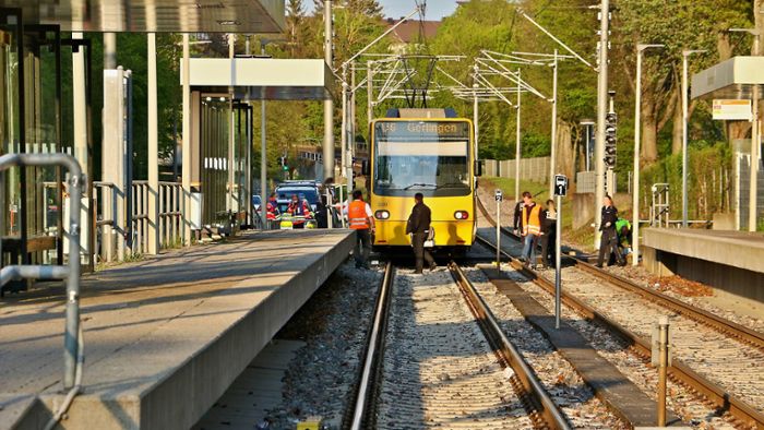 Stadtbahn erfasst Fußgängerin – Frau schwer verletzt