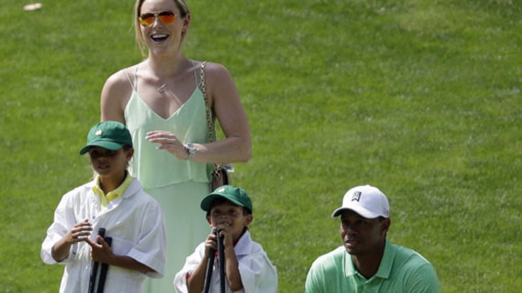  Beim Masters in Augusta scheint Rückkehrer Tiger Woods in bester Verfassung und extrem entspannt. Auf dem Rasen tummeln sich auch seine Lebensgefährtin Lindsey Vonn und seine beiden Kinder. 