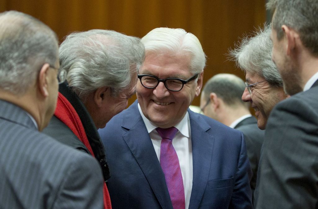 Außenminister Frank-Walter Steinmeier am Montag in der Mitte seiner europäischen Amtskollegen.