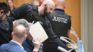 Stuttgarter Oberlandesgericht: Prozess gegen „Reichsbürger“-Gruppe von Prinz Reuß gestartet