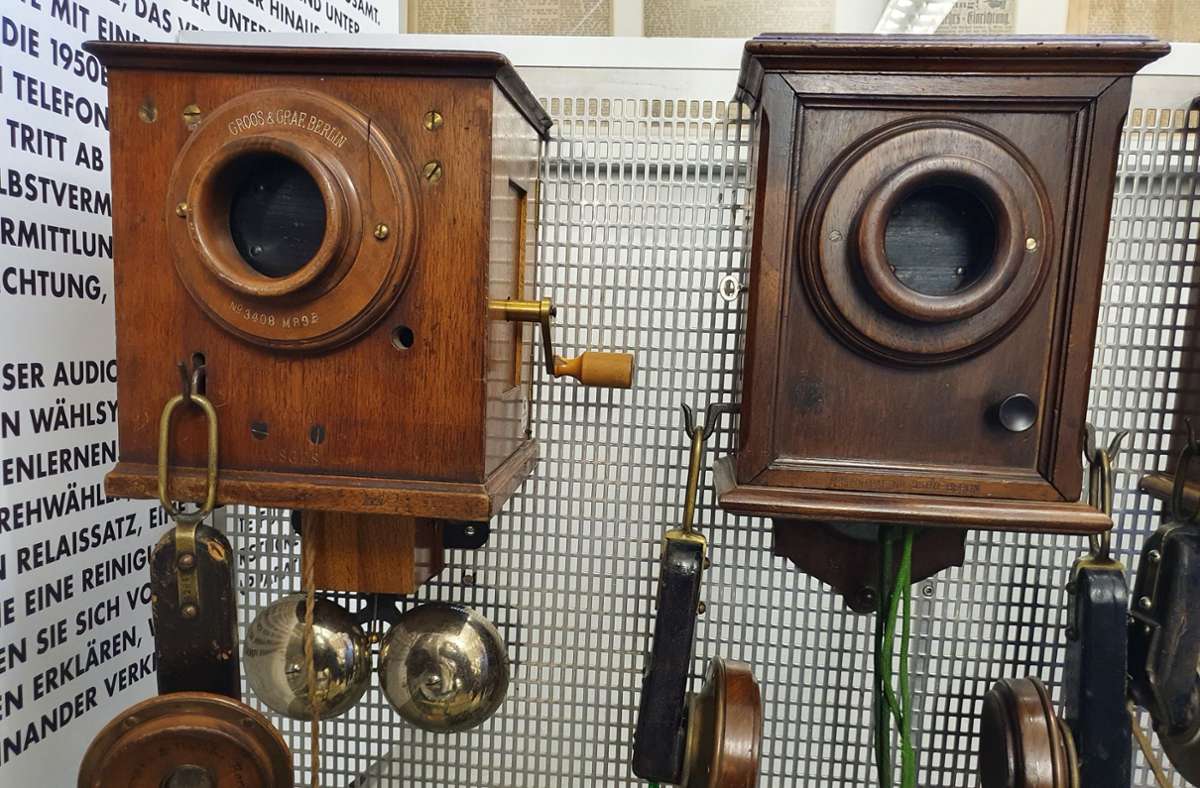Im 19. Jahrhundert konnten sich nur wenige die schweren Holztelefone leisten