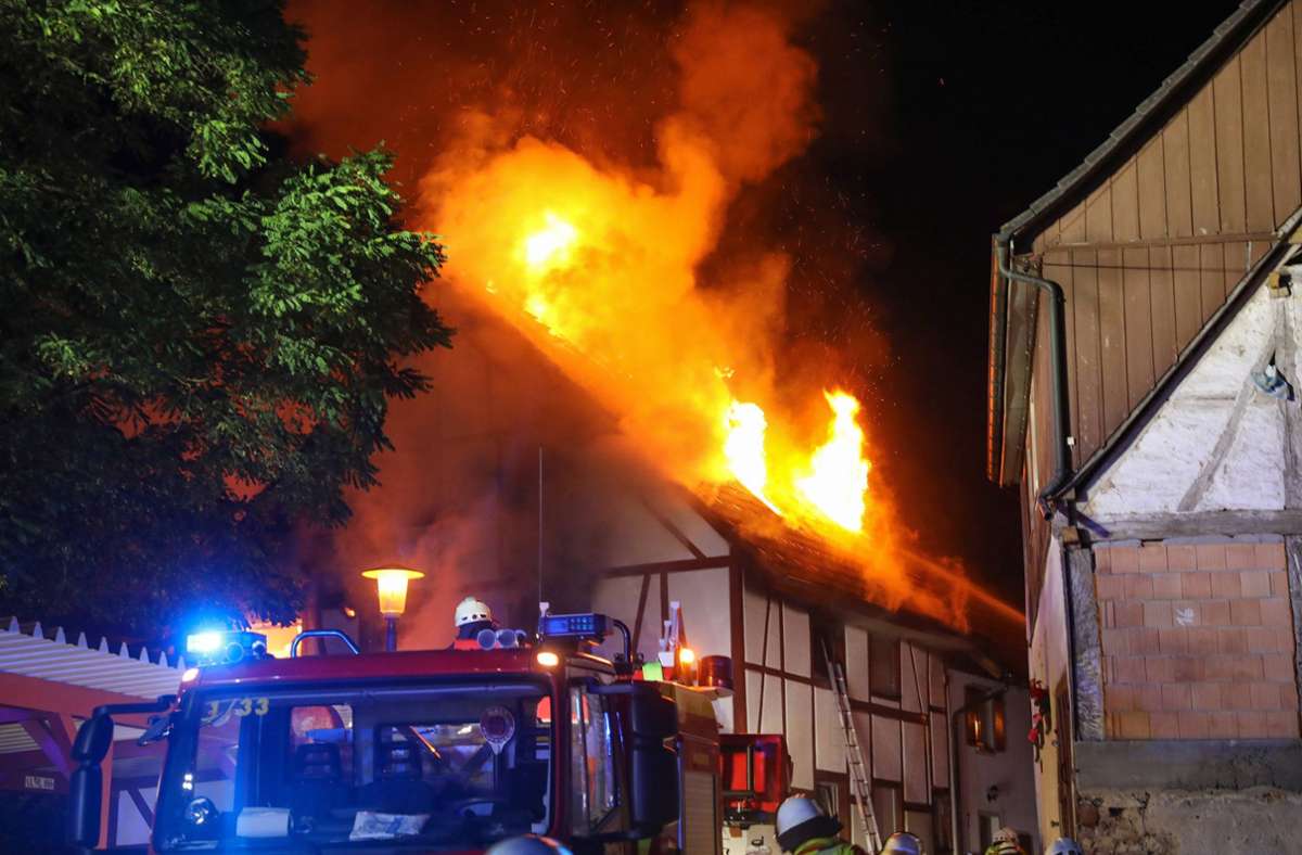 Am Donnerstagmorgen gegen 3 Uhr ist in Ehingen im Alb-Donau-Kreis ein Feuer ausgebrochen.