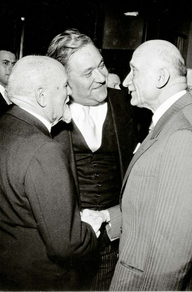 Die DFI-Gründerväter Wilhelm Keil (links) und Carlo Schmid (Mitte) mit dem Europapionier Robert Schuman 1955 in Ludwigsburg