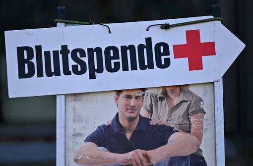 Laut dem Deutschen Roten Kreuz gebe es derzeit einen sehr hohen Bedarf an Blutspenden in Krankenhäusern. Foto: dpa/Martin Schutt