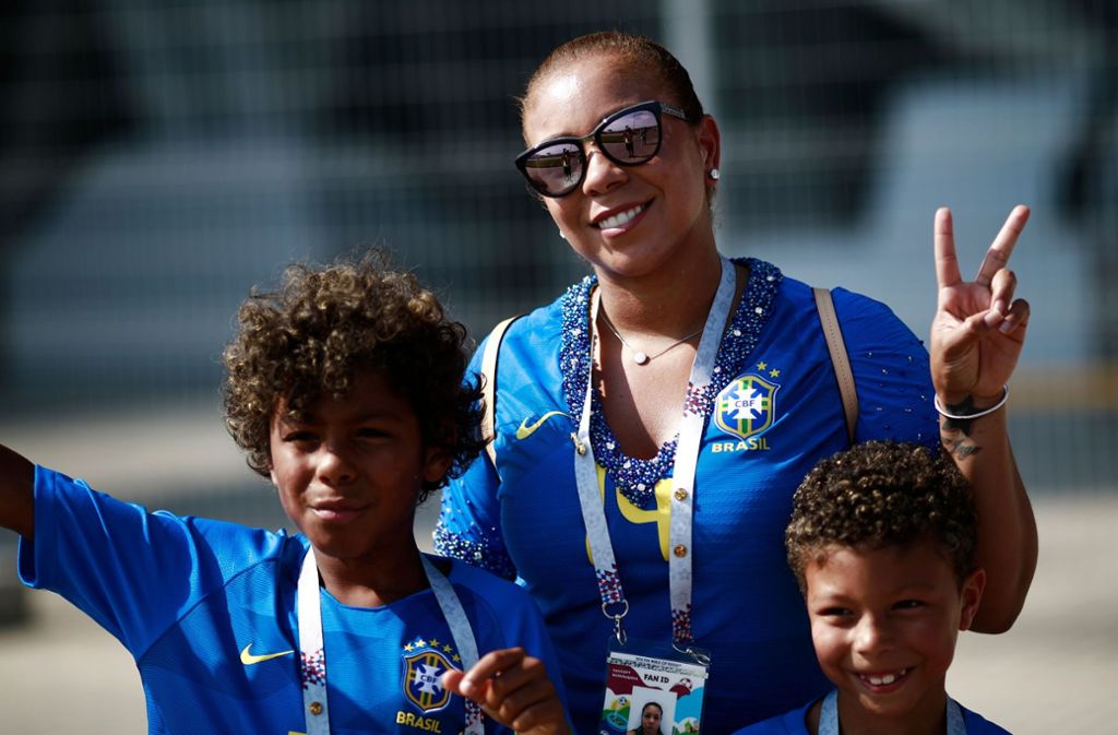 Fußball-verrückte Familia: Thiago Silvas Frau und seine beiden Söhne drücken Brasilien die Daumen.