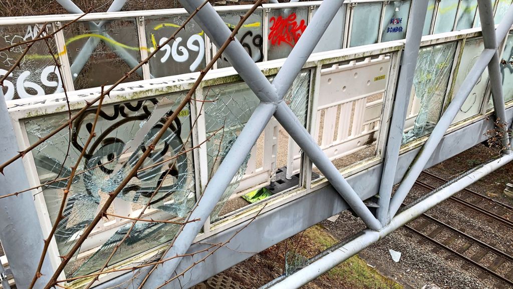  Defekte Lifte und Vandalismus frustrieren die Fahrgäste an der S-Bahn-Haltestelle Österfeld in Stuttgart-Vaihingen bereits seit Jahren. Jetzt gibt es zumindest in Sachen Aufzüge eine gute Nachricht. 