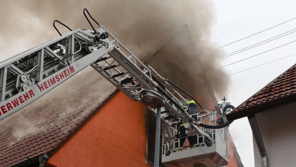 Brand in Heimsheim: Leeres Haus steht in Flammen