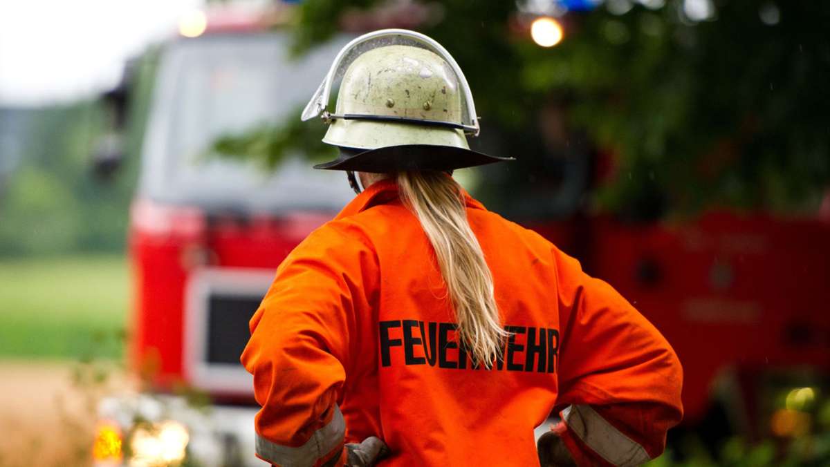 Fahrzeugbrand in Filderstadt: Auto fängt beim Fahren Feuer
