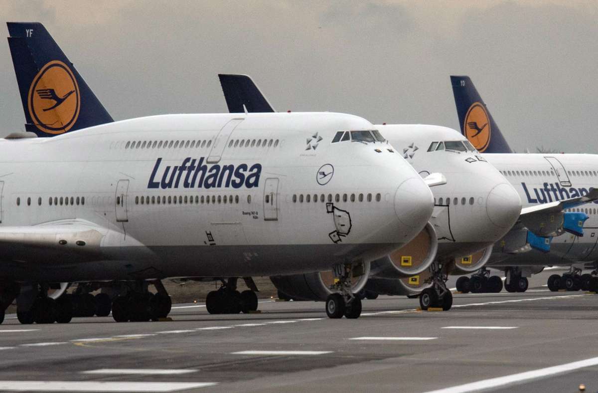 Die Boeing 747 – hier Fotos echter Lufthansa-Maschinen – ist eine imposante Erscheinung am Himmel.