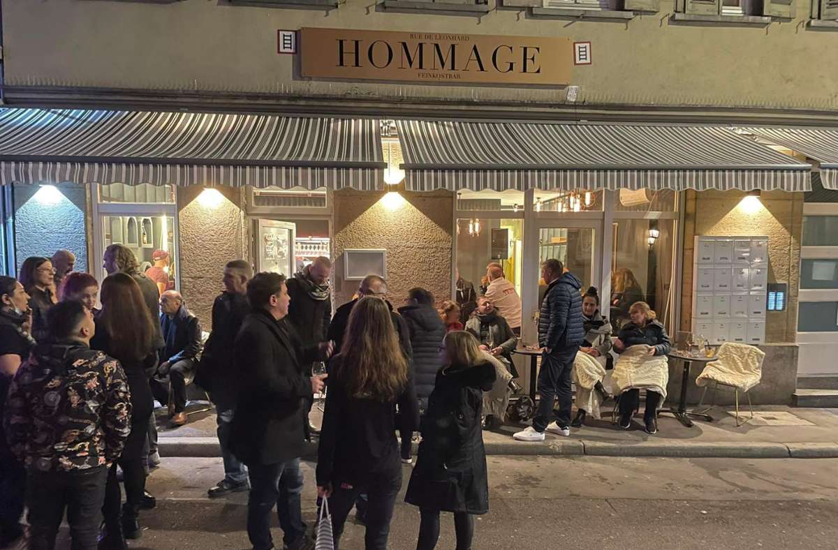 Die Feinkostbar Hommage hat in der Nacht zum Samstag im Leonhardsviertel eröffnet.