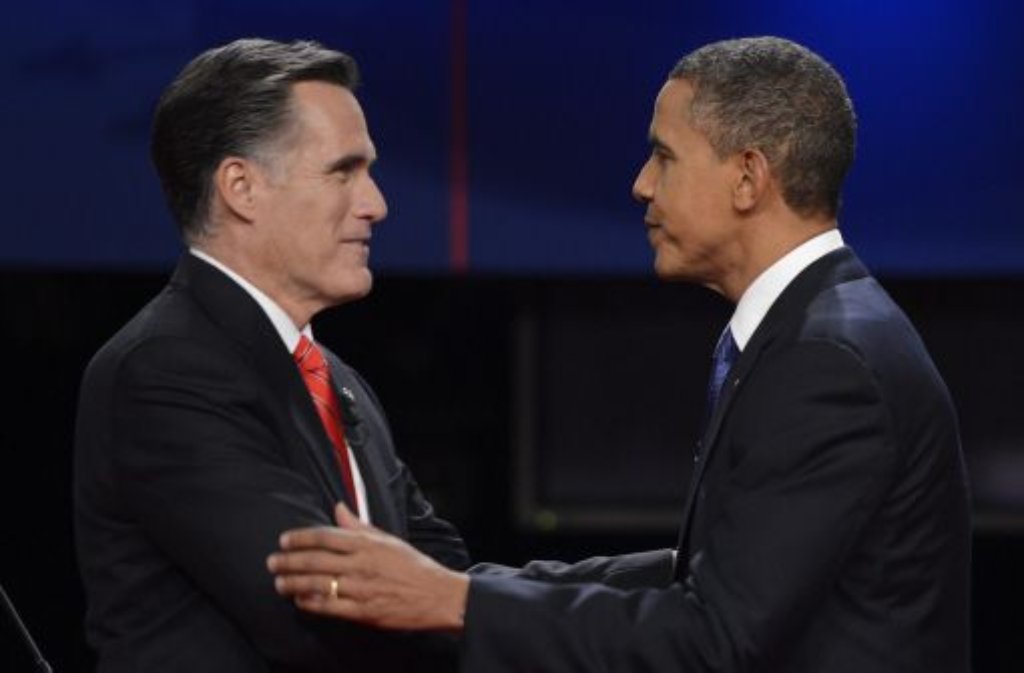 Im November 2012 stellt sich Barack Obama zur Wiederwahl. Ob die Amerikaner ihm eine zweite Amtszeit zugestehen oder für den Herausforderer Mitt Romney stimmen, ist bis zuletzt ungewiss. Doch der Präsident setzt auf die Strahlkraft von "Yes we can!" ...