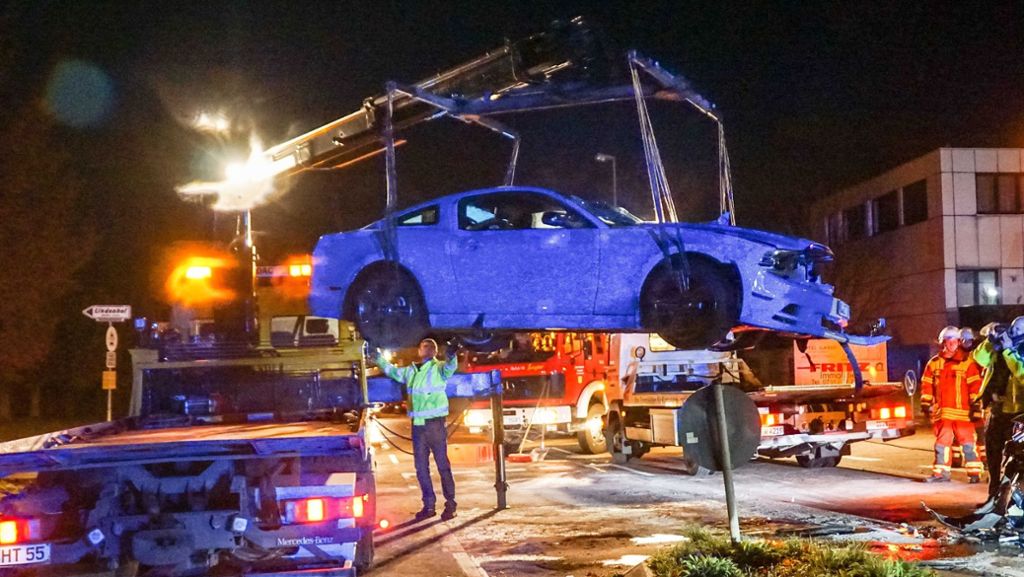 Filderstadt-Plattenhardt: Drei Leichtverletzte nach Unfall mit Ford Mustang