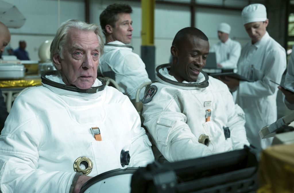 In „Ad Astra“ spielt Donald Sutherland (l.) den erfahrenen Astronauten Tom Pruitt und ehemaligen Kollegen seines Vaters, der Roy McBride zunächst berät und begleitet.