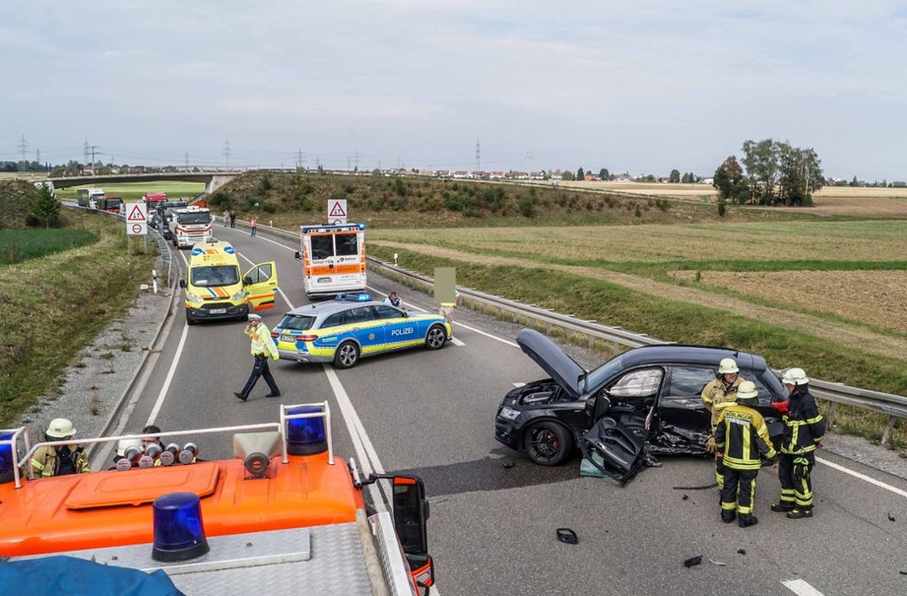 Eine 45 Jahre alte Autofahrerin ist auf der Bundesstraße 464 bei Sindelfingen die Gegenfahrbahn geraten.