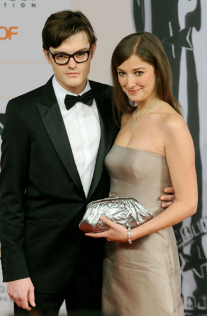 Alexandra Maria Lara mit ihrem Mann Sam Riley bei der Verleihung des Europäischen Filmpreises 2011 in Berlin.