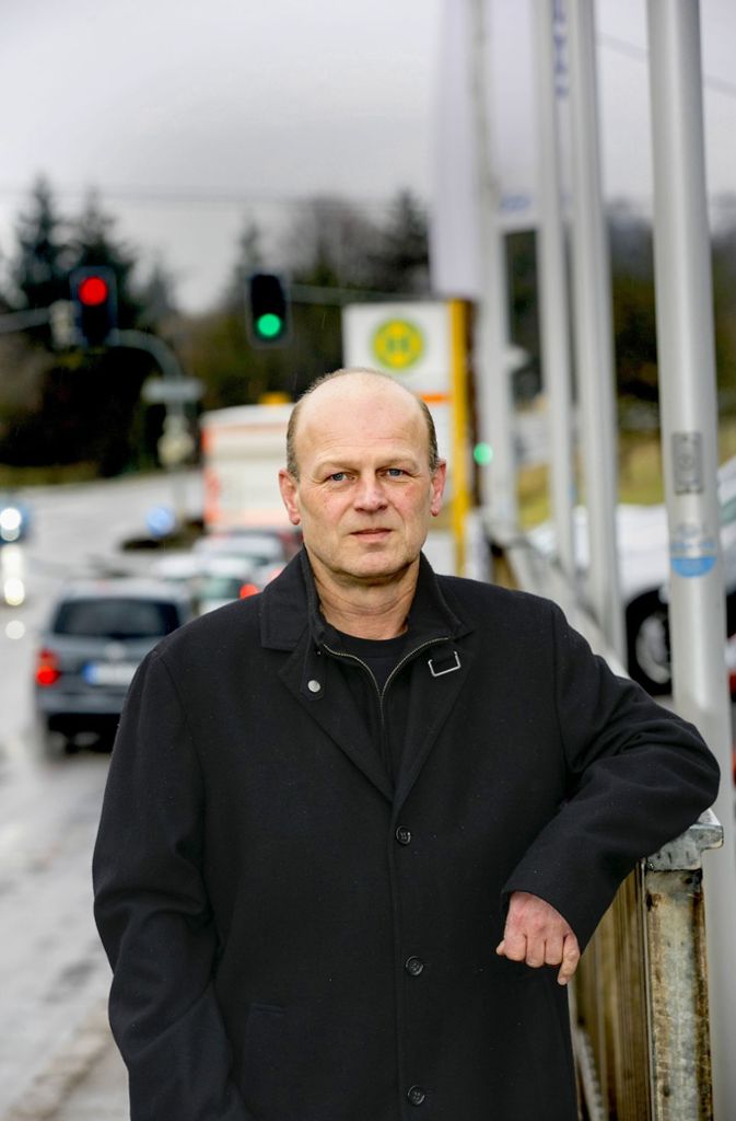 Autohändler Jürgen Schumacher: „Mich überrascht das Urteil nicht. Die Städte müssen etwas tun. Es spielt auch keine Rolle, um welche Euronorm es sich handelt. Deshalb müssen sie raus. Ich bin neugierig darauf, wie Städte die Verbote durchsetzen werden.“