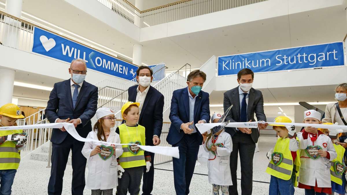  Der 170 Millionen Euro teure Haupteingang des Katharinenhospitals ist eröffnet worden. Für Dezember ist der Einzug geplant. 