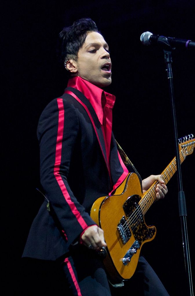 Prince verkaufte mehr als 100 Millionen Tonträger, gewann sieben Grammys, einen Oscar (1985) und einen Golden Globe (2007).
