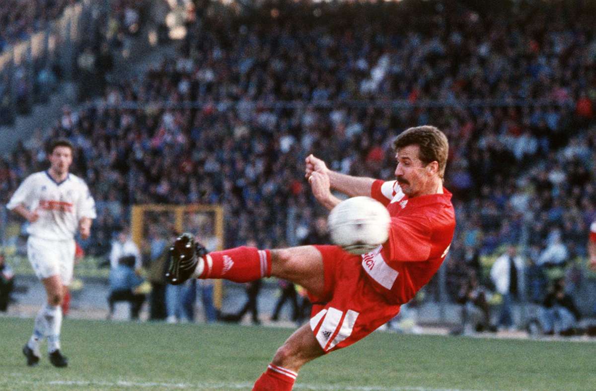 Nicht minder treffsicher war Fritz Walter. Von 1987/88 bis 1993/94 machte der Stürmer in jeder Saison das Dutzend voll.