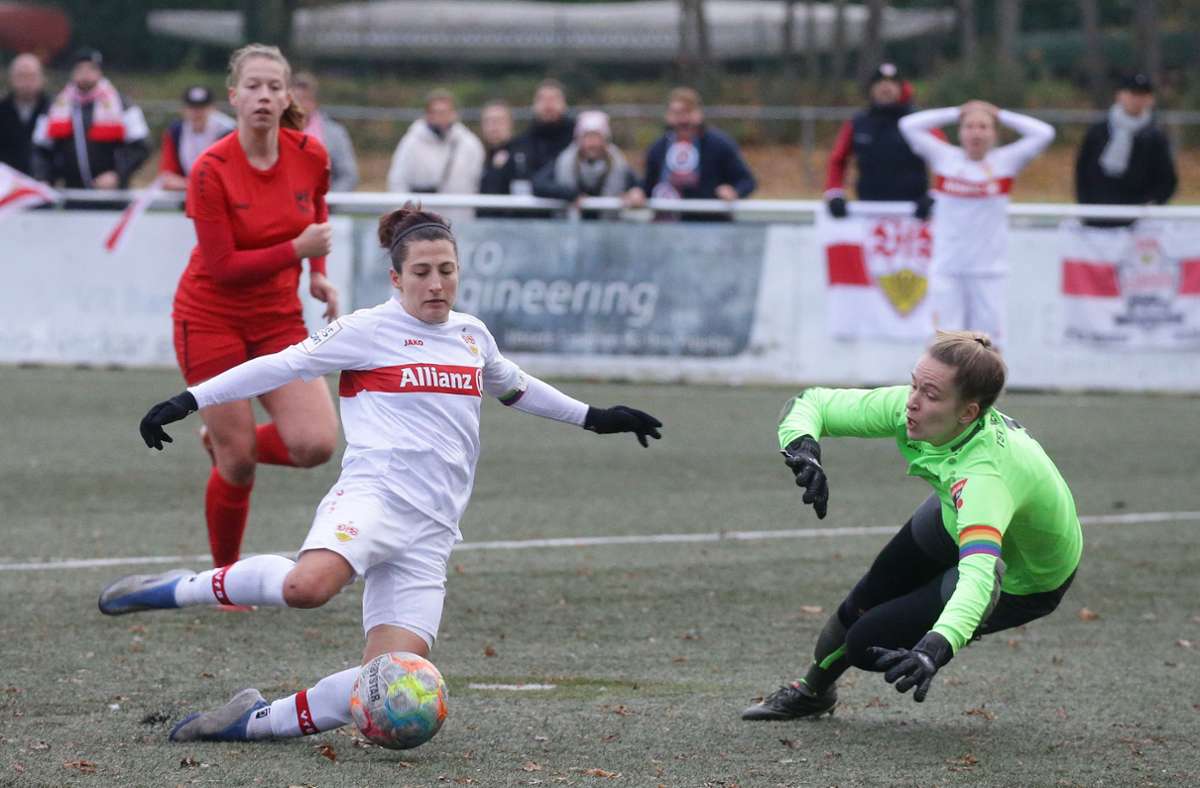 Der VfB musste lange auf das erlösende Siegtor warten. In der dritten Minute der Nachspielzeit schoss Stuttgarts Anna Selensky den Ball noch irgendwie aufs Tor.