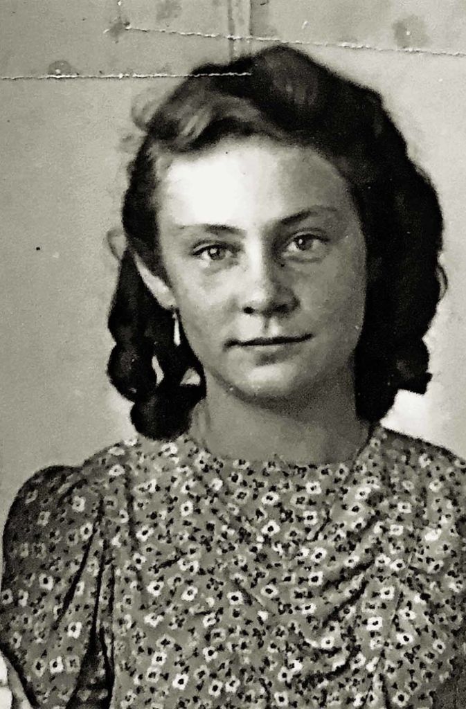 Gertrud Schmidt im Alter von 14 Jahren