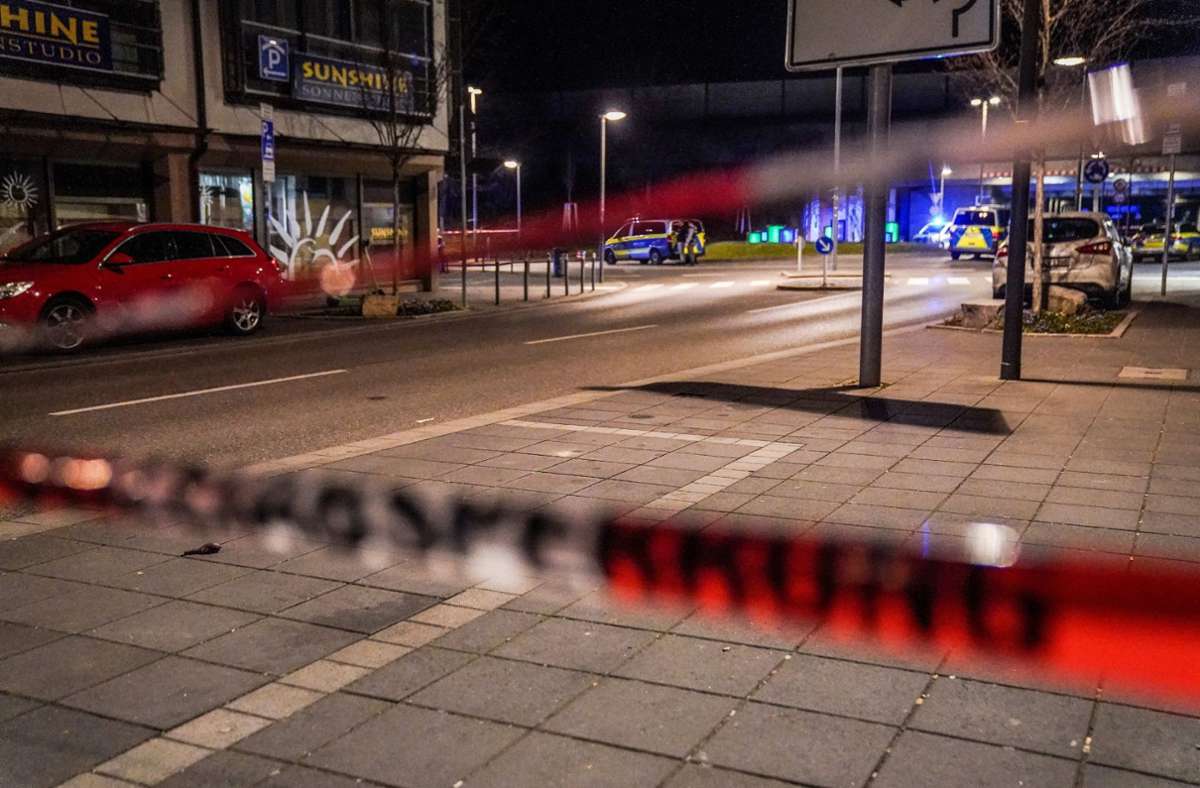 Bei einer Schießerei in Stuttgart-Zuffenhausen ist ein Mann schwer verletzt worden.