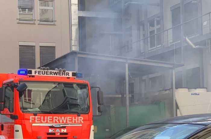 Stuttgart-Mitte: Containerbrand ruft Feuerwehr auf den Plan