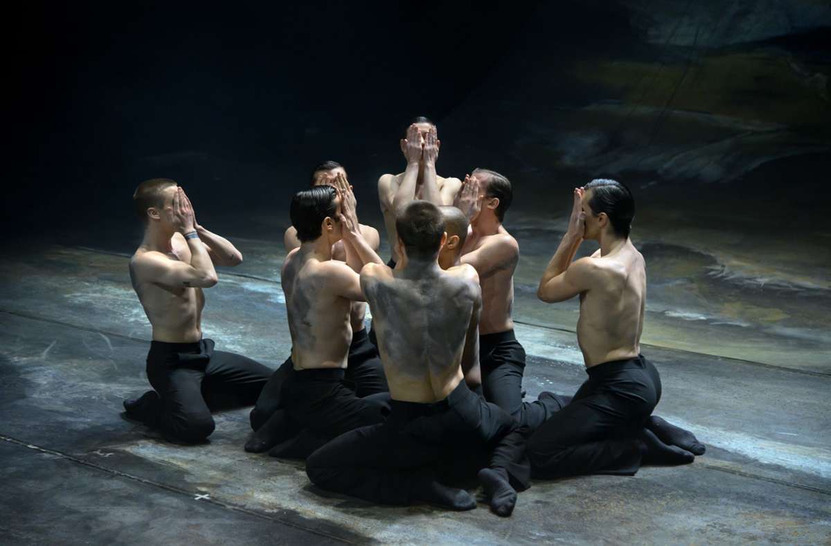 Menschen am Mekong: Szene aus Marco Goeckes Ballett „Der Liebhaber“