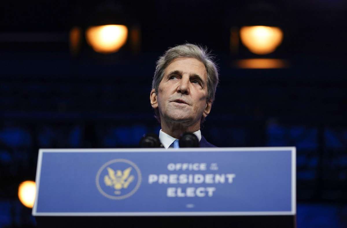 John Kerry: Der frühere Außenminister wird Sonderbeauftragter für den Klimawandel. Biden und Kerry verbindet eine lange Freundschaft – beide arbeiteten im Kabinett von Barack Obama. Der 76-jährige Kerry hatte federführend für die USA das Pariser Klimaschutzabkommen ausgehandelt, aus dem die USA unter Präsident Donald Trump ausgetreten sind, und soll den Klimaschutz wieder ganz oben auf die politische Agenda setzen. Kerry ist ein diplomatisches Schwergewicht mit jahrzehntelanger Erfahrung in Washington. 2004 scheiterte er als Präsidentschaftskandidat der Demokraten am republikanischen Amtsinhaber George W. Bush.