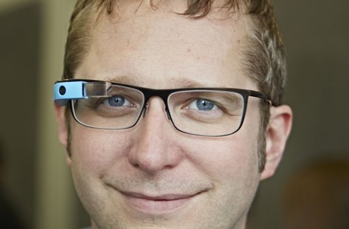 Aufsetzen und abtauchen: die Computer-Brillen werden immer einsatzfähiger. Thad Starner will sie nicht mehr missen. Foto: Heinz Heiss
