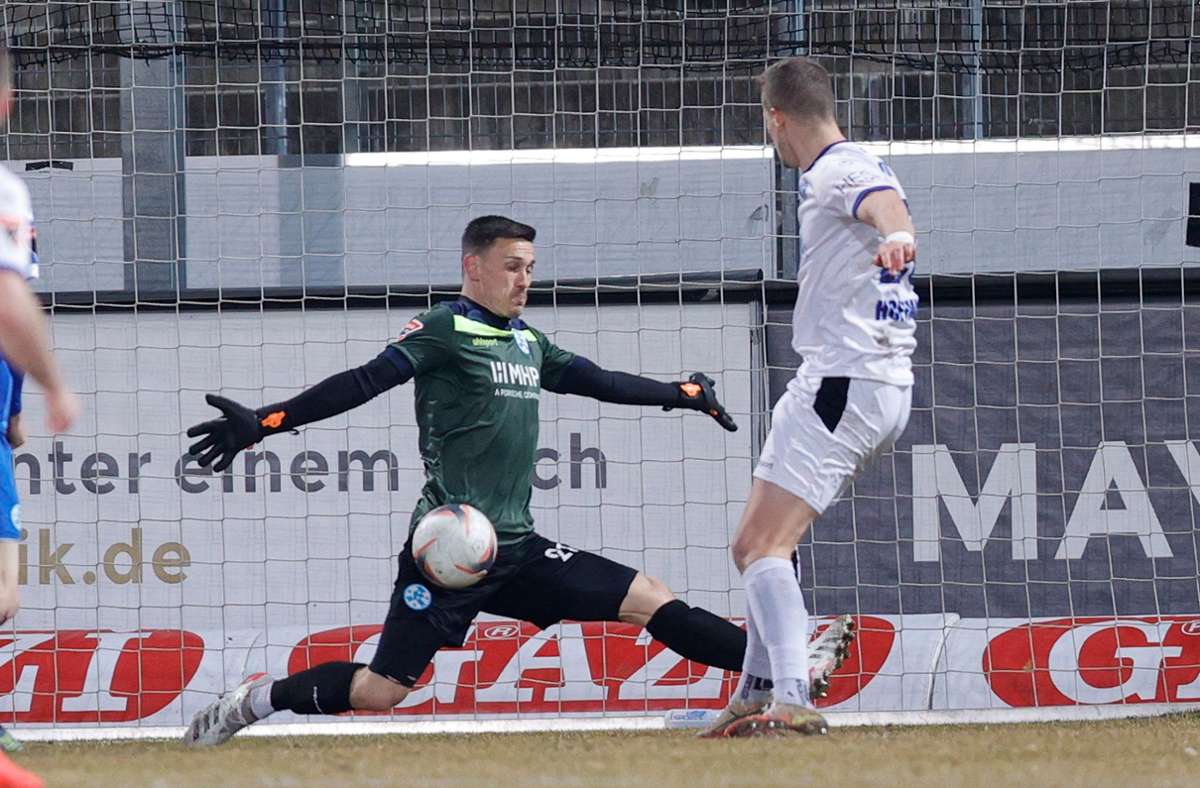 Torwart Thomas Bromma stand in der U19 ein halbes Jahr in Ulm zwischen den Pfosten, seit 2019 steht er bei den Kickers unter Vertrag.