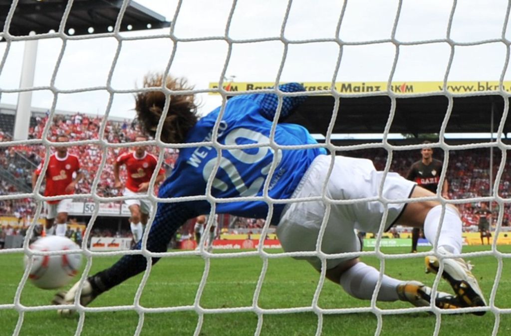 Am 22. August 2010 waren die Stuttgarter auch wieder mal in Mainz, doch da scheiterte Cacau mit einem Strafstoß an FSV-Torhüter Christian Wetklo. Nach 90 Minuten stand es 2:0 für Mainz.