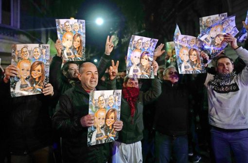 In Buenos Aires protestieren  Anhänger der  Vizepräsidentin Fernandez de Kirchner vor deren Haus. Foto: Natacha Pisarenko/AP/dpa/Natacha Pisarenko