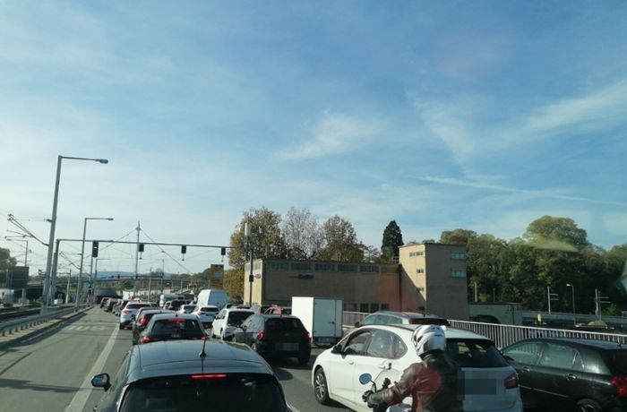 Verkehrsbehinderungen in Bad Cannstatt: Staus rund um die Wilhelma machen Autofahrern zu schaffen