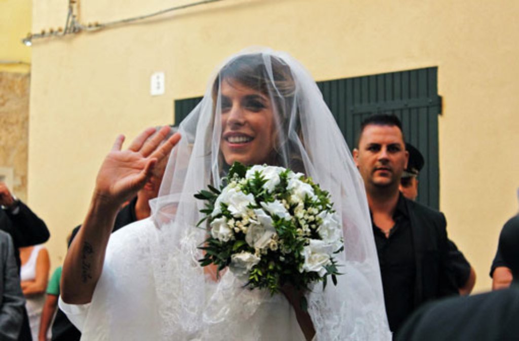 Die Clooney-Ex Elisabetta Canalis hat bereits mit einer Hochzeit in weiß vorgelegt.