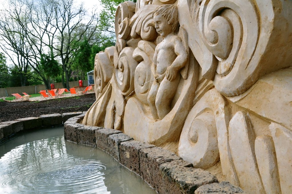 Keine Angst vor Matsch: Die Skulpturen der Sandwelt 2013 in Ludwigsburg trotzen dem Dauerregen. Dank einer Hülle aus Kautschuk sind die Kunstwerke "regensicher".