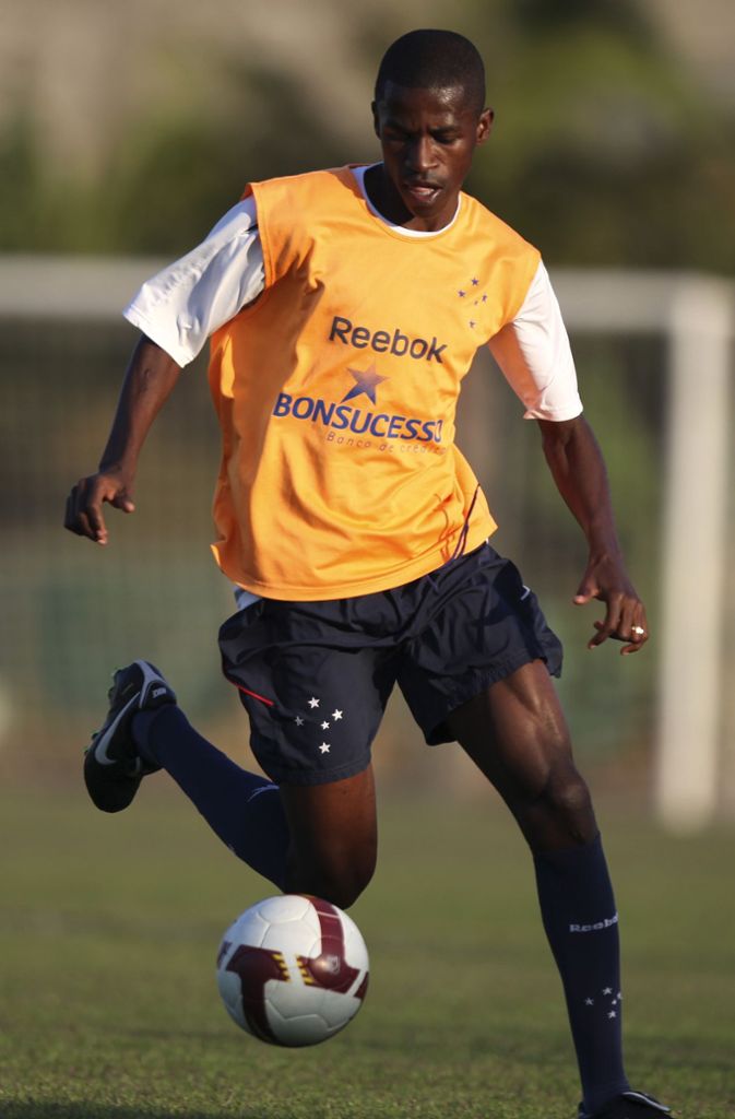 Der brasilianische Nationalspieler Ramires spielt bevorzugt im Mittelfeld und steht beim chinesischen Club Jiangsu Suning unter Vertrag.