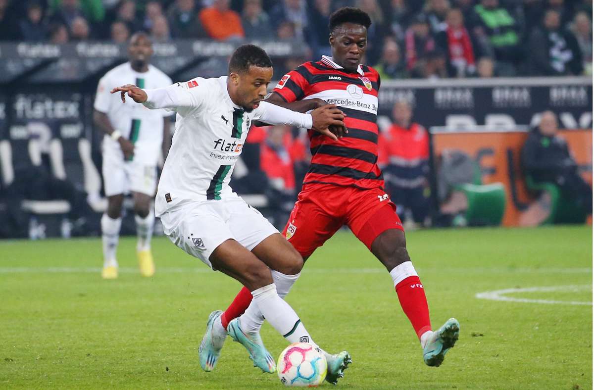 Naouirou Ahamada im Zweikampf mit Borussia-Stürmer Alassane Plea.