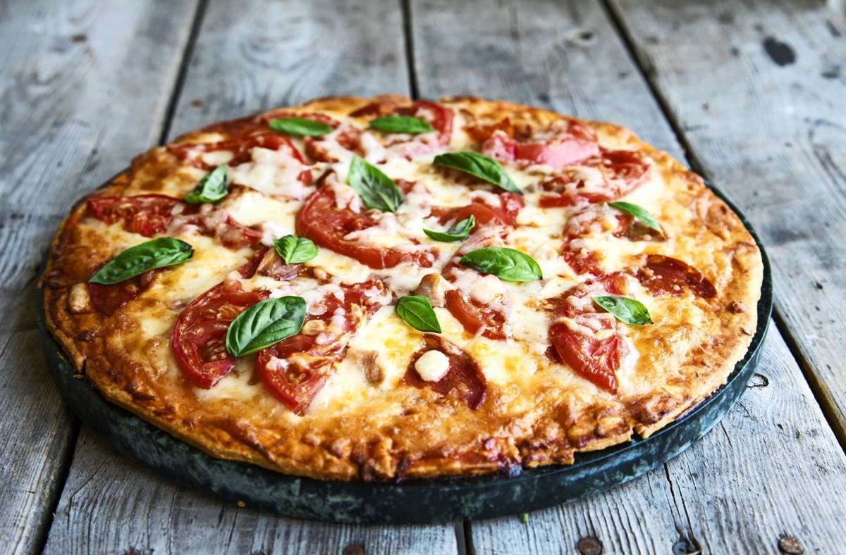 Pizza Margharita: Die dreifarbige Pizza entstand am 11. Juni 1889 zu Ehren des Besuchs von Italiens Königin Margherita in Neapel