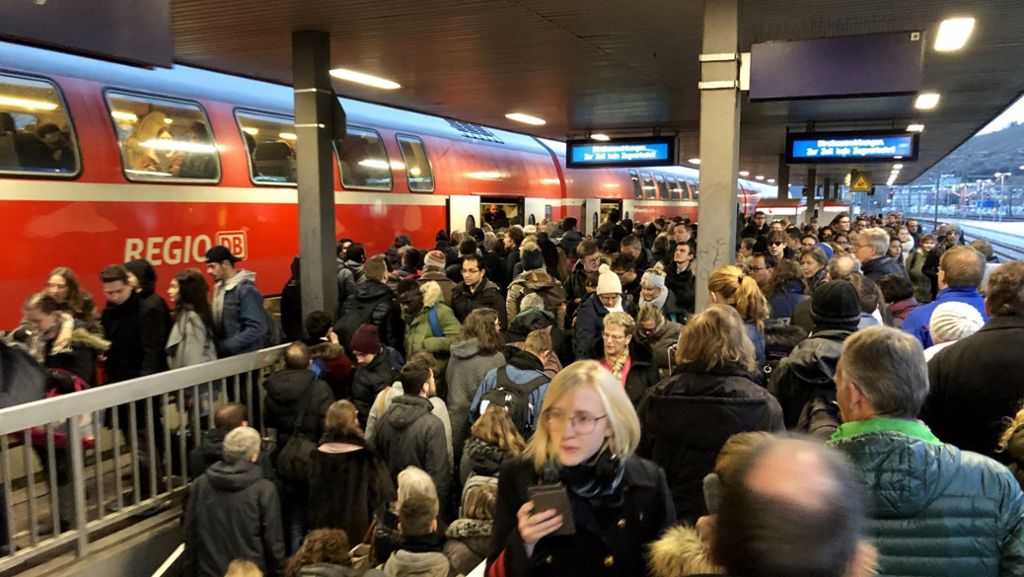 Streik bei der Deutschen Bahn: Warnstreiks sorgen in Stuttgart für Chaos
