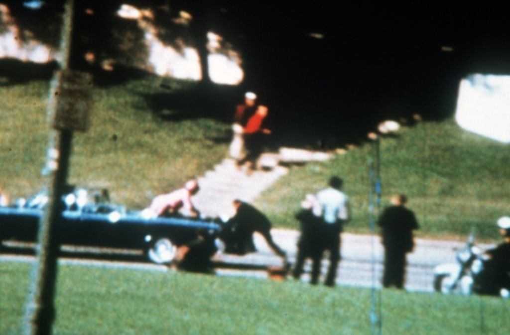Um historische Filmaufnahmen der Kennedy-Ermordung gibt es Streit. Foto: dpa