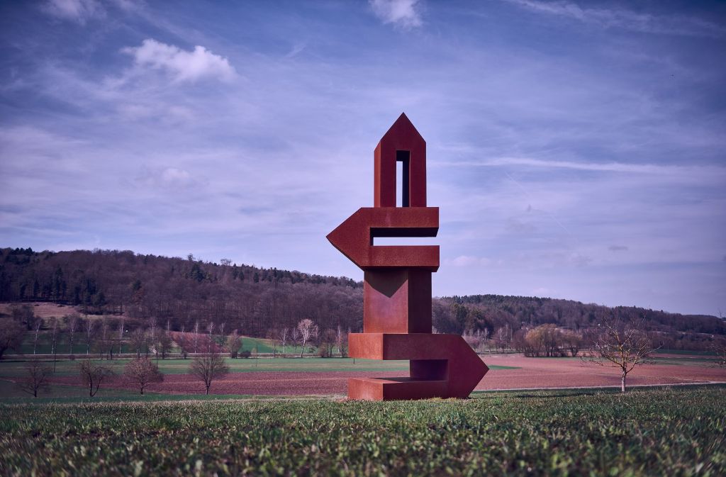 Wie aufeinander geschichtete Bauklötze sieht das Werk „Turm VII“ von Rudi Pokorny aus.
