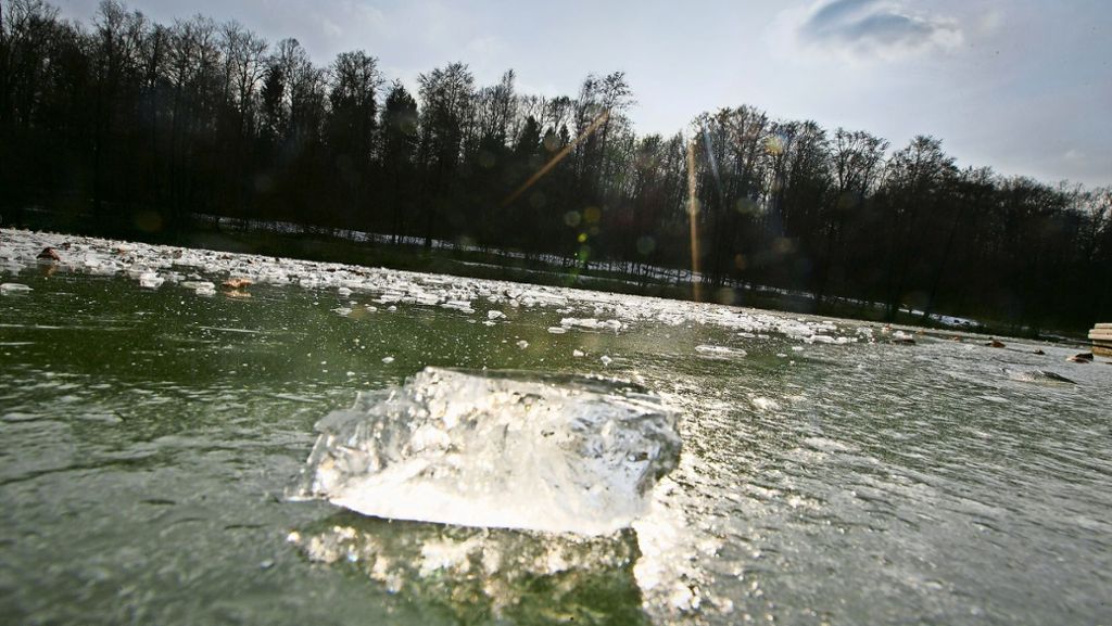 Schlittschuhlaufen im Kreis Esslingen: Sportler  bewegen sich  auf dünnem Eis
